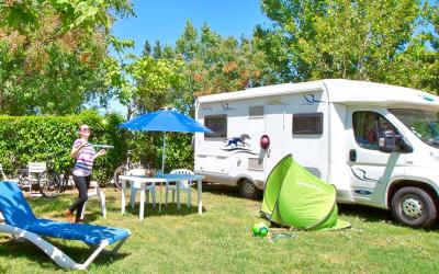 Emplacement camping confort avec camping car Standard Le Florida